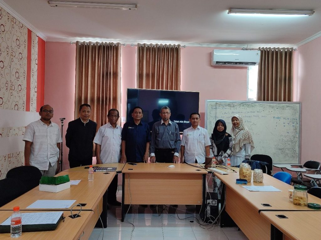 Focus Group Discussion (FGD) sebagai persiapan untuk perubahan kurikulum Prodi Fisika